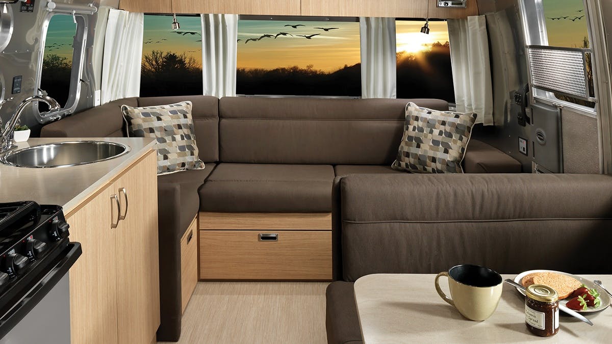 FlyingCloud-Sub-Features-Simple-2.3-Lounge